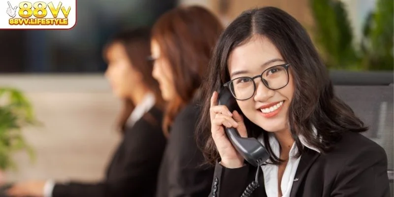 su-dung-hotline-de-liec-lac-voi-tu-van-vien